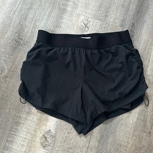Varley Leo black shorts